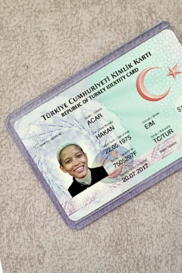 Melissa Vargas Şeffaf Kimlik Kılıfı - Ehliyet, Nufüs Cüzdanı, Okul Kartı, Akbil Kılıfı