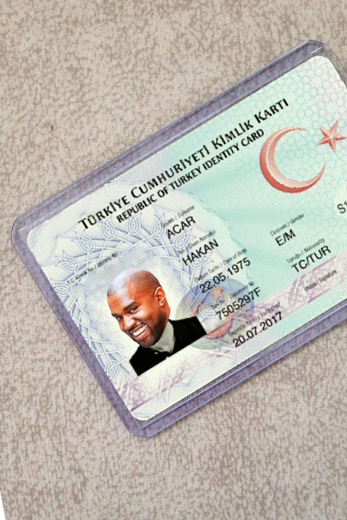 Kanye West Şeffaf Kimlik Kılıfı - Ehliyet, Nufüs Cüzdanı, Okul Kartı, Akbil Kılıfı