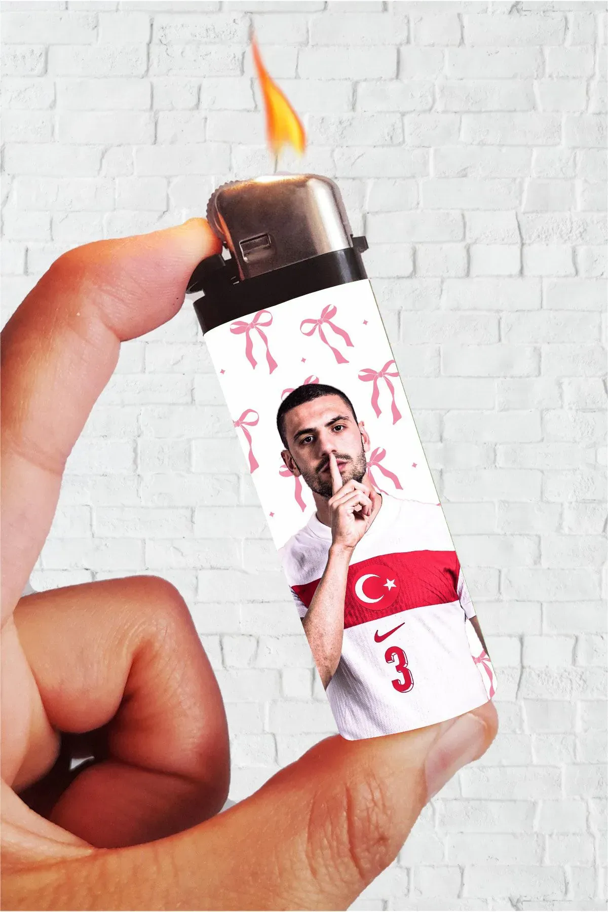 Merih Demiral Fiyonklu Full Kaplamalı Çakmak