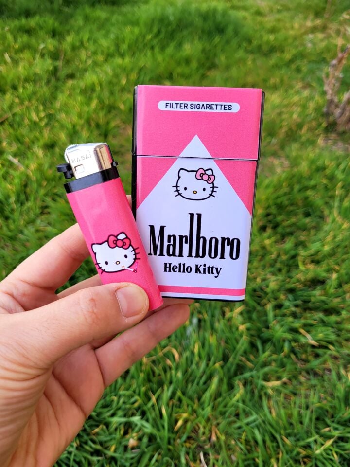 2'li Sigara Tabakası ve Çakmak -  Marlboro Hello Kitty Seti