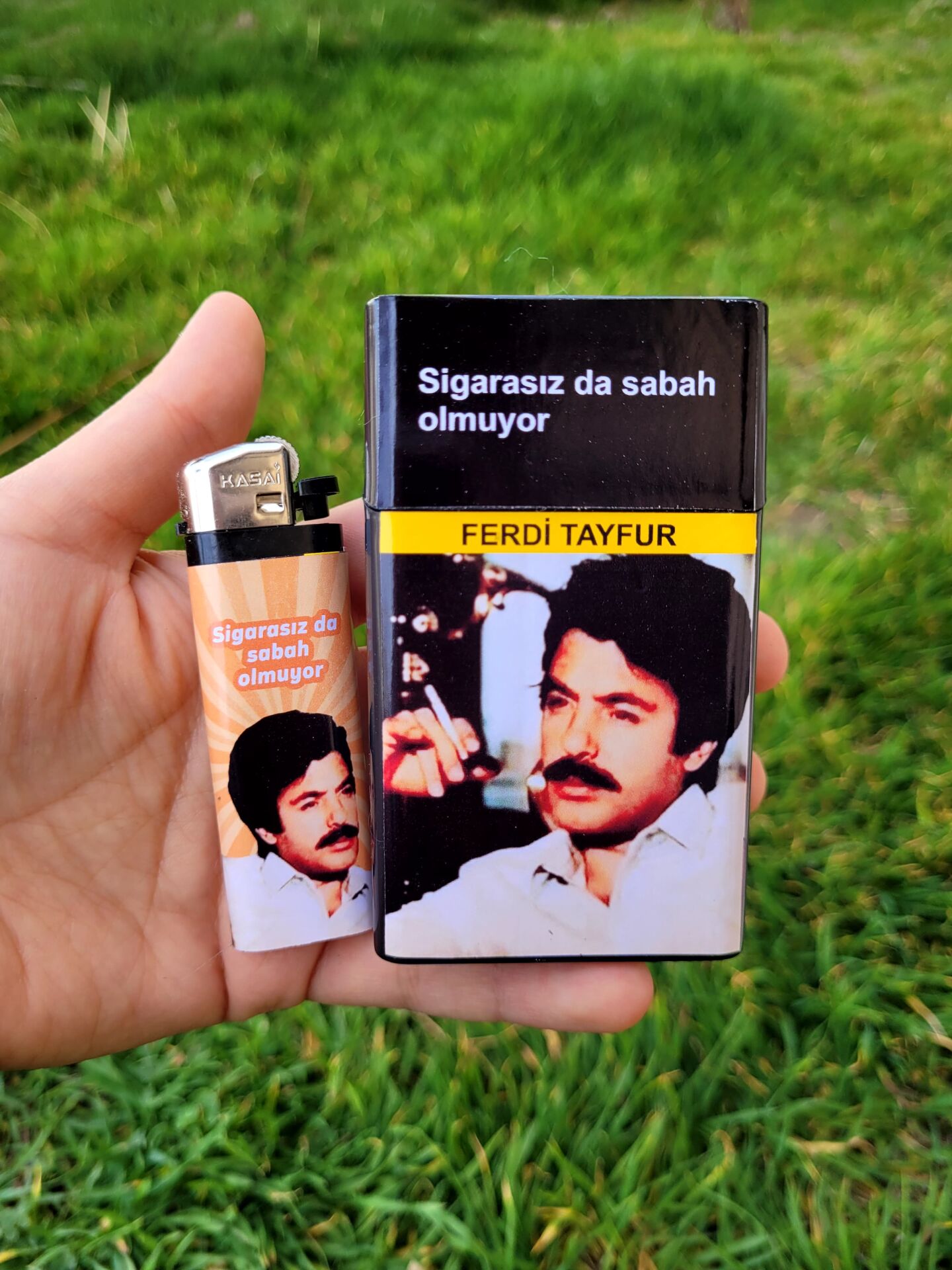 2'li Sigara Tabakası ve Çakmak  -  Sigarasız da Sabah Olmuyor Ferdi Tayfur Seti