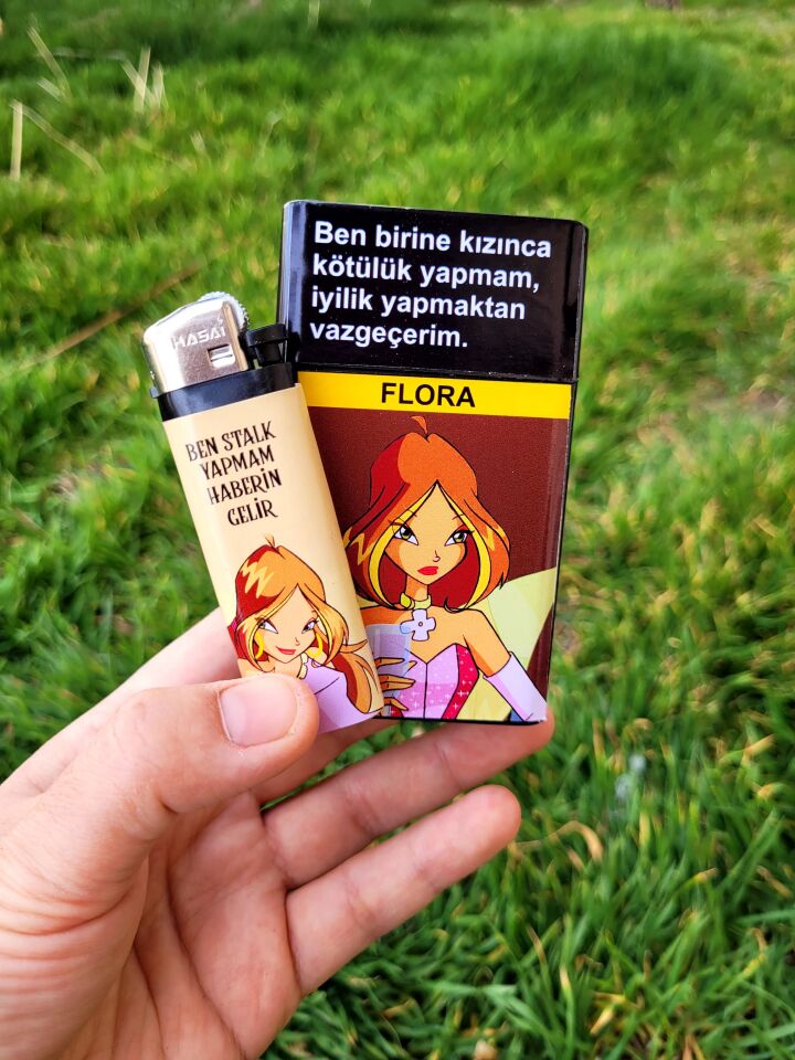 2'li Sigara Tabakası ve Çakmak  -  İyilik Yapmaktan Vazgeçerim Flora Winx Seti